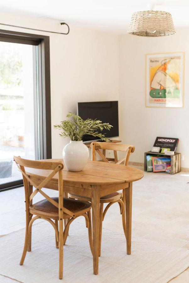 La Petite Ruche, 1 Bedroom Gite In The Luberon 阿普特 外观 照片