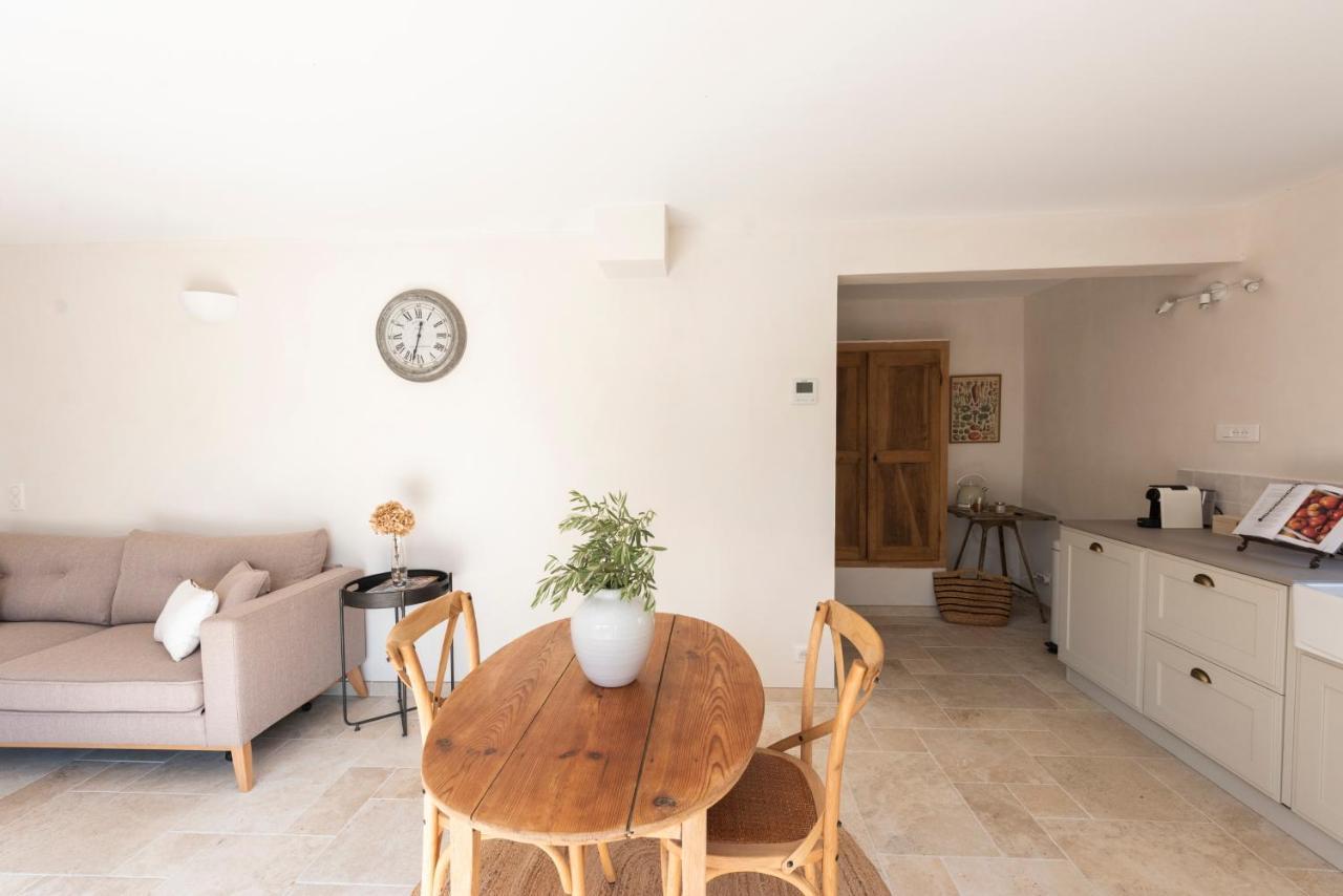 La Petite Ruche, 1 Bedroom Gite In The Luberon 阿普特 外观 照片