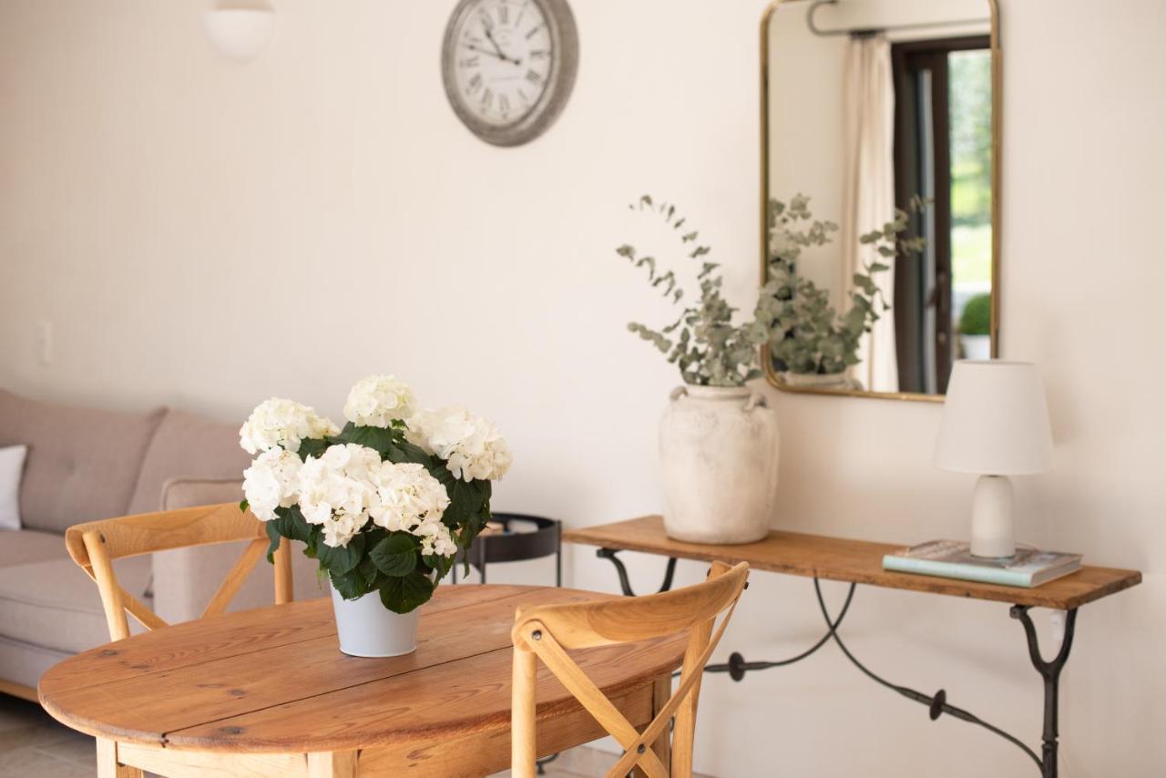 La Petite Ruche, 1 Bedroom Gite In The Luberon 阿普特 外观 照片